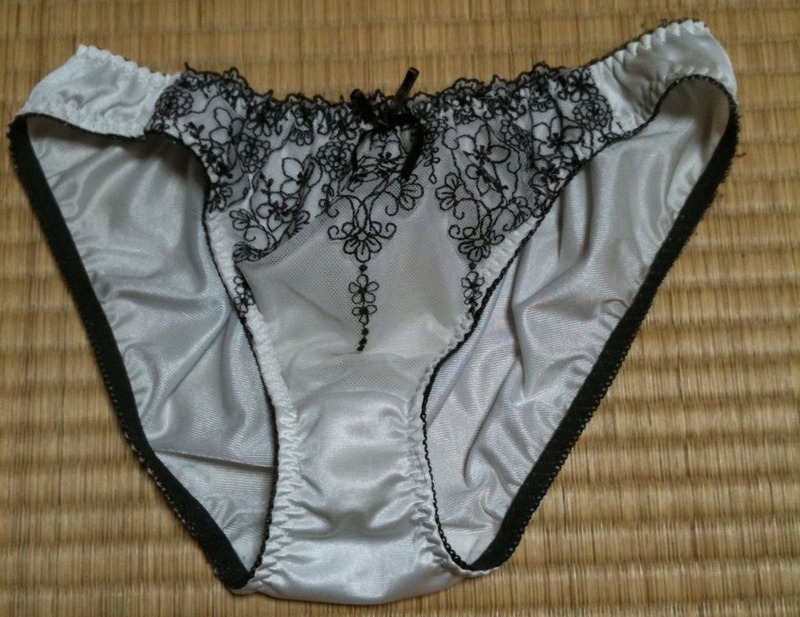 素人のシミ付きパンティ・下着って異常に興奮するよね 14