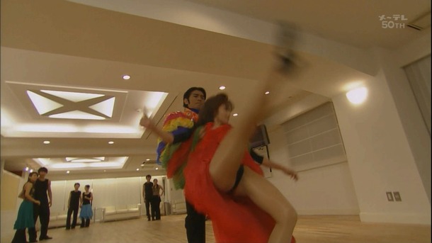 TVでやってたパンチラ胸チラなどお宝エロ画像50枚 26