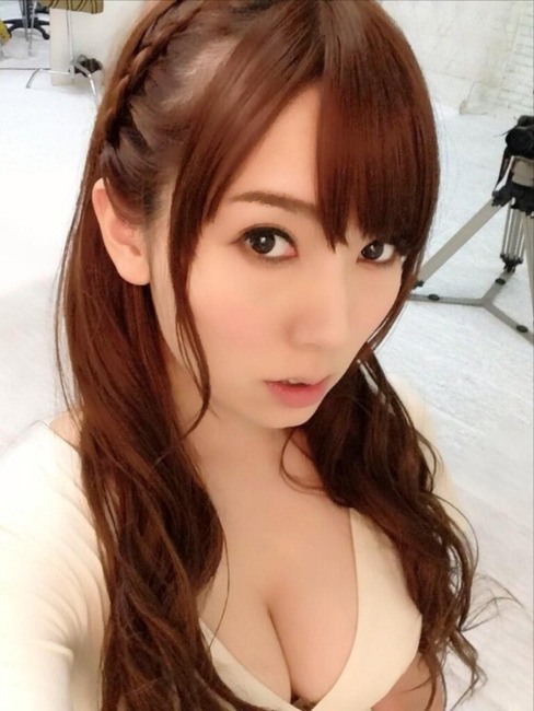 波多野結衣　AV女優が素人男性を手コキ・フェラで抜いてるエロ画像30枚 24