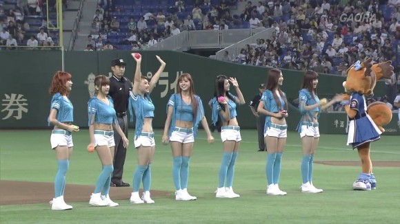 台湾ウェザーガールズの始球式がエロい画像30枚 11