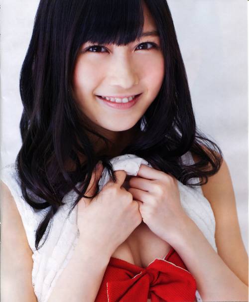 人気アイドルたちの胸チラしてるエロ画像まとめ 9