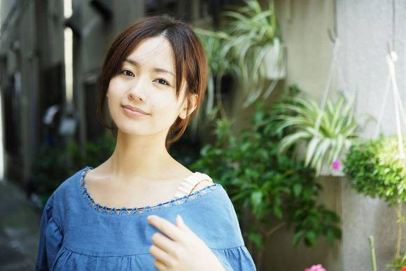 中村ゆり　女優のセミヌードがエロい画像30枚 21