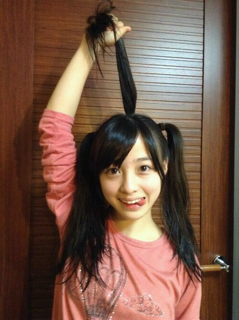 【画像あり】橋本環奈のTシャツ胸強調がイラやしい 29