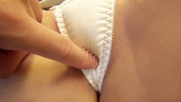胸の谷間がすごい素人のお姉さんをバックでパコパコハメ撮り！ 11