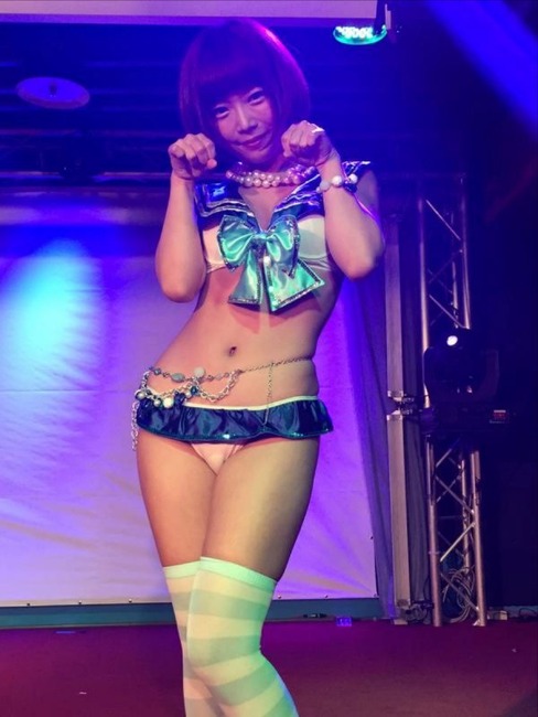 紗倉まな AV女優と制服セックスしたくなるエロ画像 26