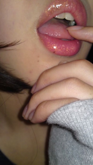 柔らかそうな舌や唇のお姉さんのエロ画像 2