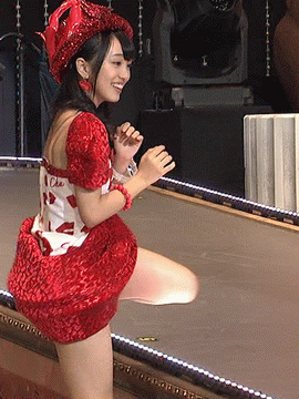 NMB48や人気アイドルがパンチラしてるエロGIF画像20枚 12