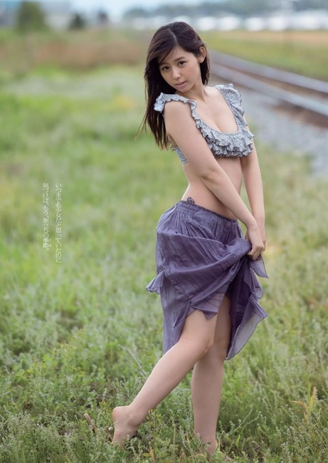小池里奈がドレス姿で乳首が見えそうｗ【画像あり】 17