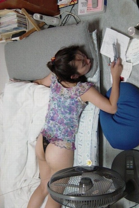 【素人身内盗撮エロ画像】お前の姉ちゃんエロッ…隣の芝生は青く見える…これまさにこのことだろｗｗｗｗｗｗ 12