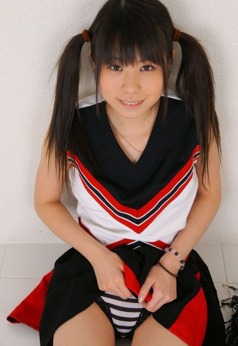 パンツ見せつけてる女の子のエロ画像 24
