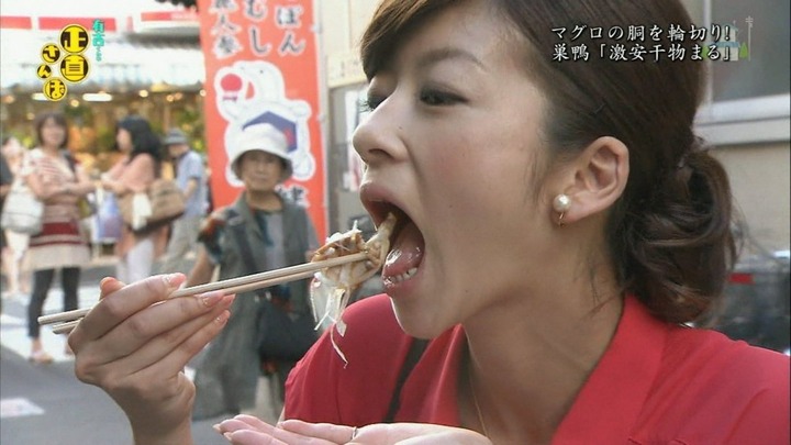 女子アナ達がフェラしてるように見えちゃうエロキャプ画像 12