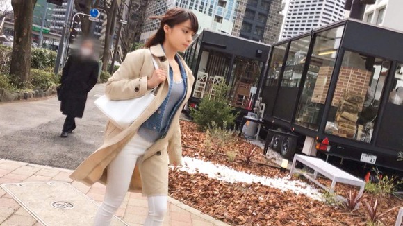 巨乳でバスガイドの素人ハメ撮りエロ画像 17