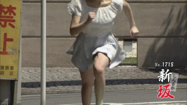 椎名香奈江 アイドルのパンツが下から見えてるエロ画像 9