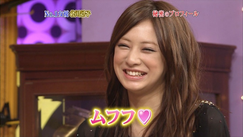 北川景子がパンチラしてるGIF画像 4