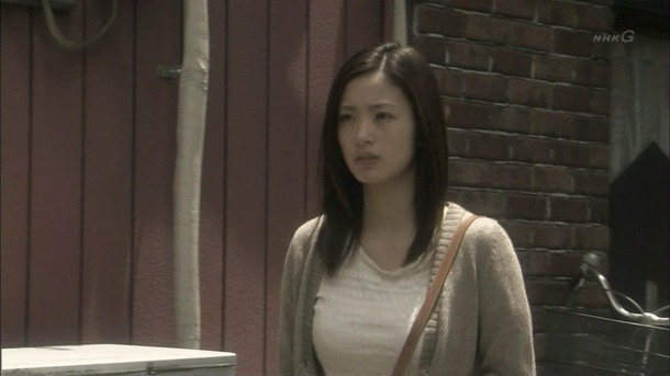 上戸彩の着衣おっぱいがエロい画像30枚 19