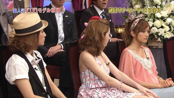 藤井リナ　巨乳モデルのセミヌードがエロい画像　ローラ 13