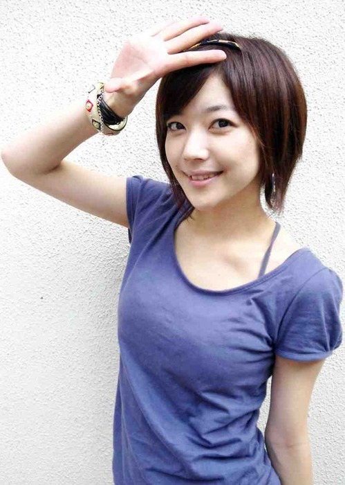 夏音　ショートカットで可愛いグラビアアイドルのエロ画像40枚 33