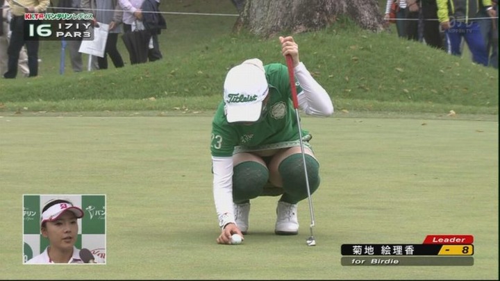 パンチラしてるプロゴルファーのキャプ画像 6