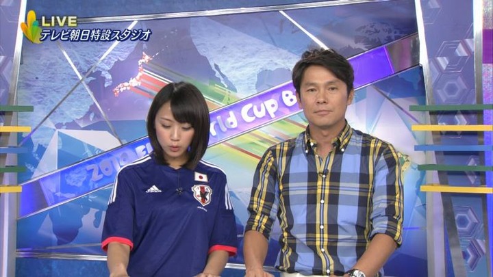 竹内由恵女子アナウンサーのサッカー日本代表コスプレが可愛い 14