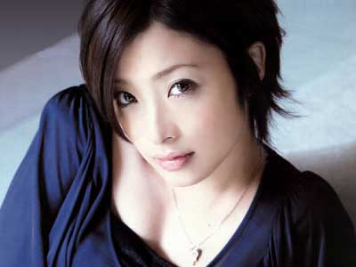 半澤直樹に出てる上戸彩の巨乳おっぱいがエロい画像 2