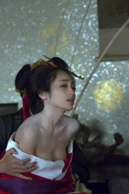 安達祐実が脱いでおっぱい見えてるエロ画像 22