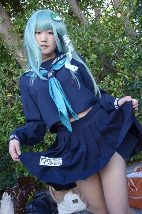 パンチラしてる素人コスプレイヤーのエロ画像 27