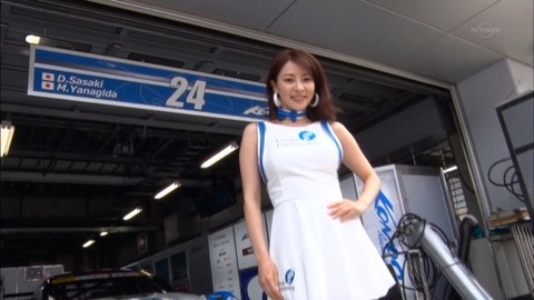 【放送事故】パンチラお尻まで見せてくれたレースクイーンのぐうかわ美女ｗｗｗｗｗ（TVエロキャプ画像あり） 7