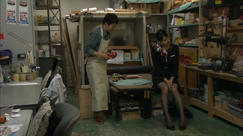 西内まりやがJK制服姿でアソコ抑えてるエロ画像 30