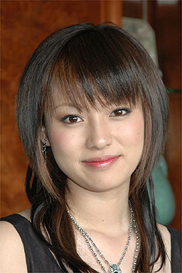 【画像】深田恭子 まるで人妻AVのパッケージと評判の表紙エロ撮影 29