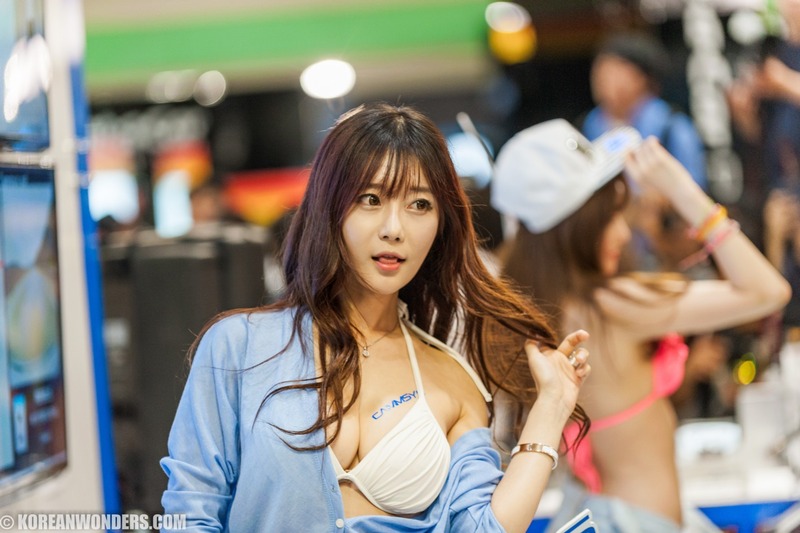 韓国のレースクイーンの抜けるエロ画像 17