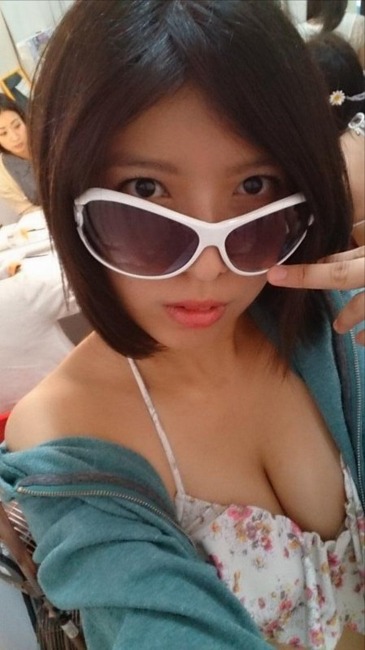 今夜のおかずになるグラビアアイドルの自撮りエロ写メ 24