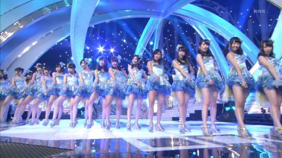AKB48がLIVE中にパンチラしてるエロキャプ画像30枚 13