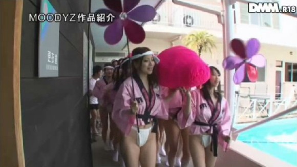 バスの中で人気AV女優とやれるパコパコバスツアーのエロい画像30枚　上原亜衣　めぐり　尾上若菜　つぼみ 13