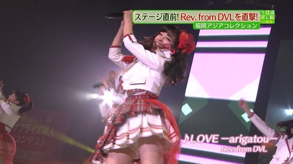 橋本環奈さんがライブ中にパンチラしてるエロ画像50枚 34