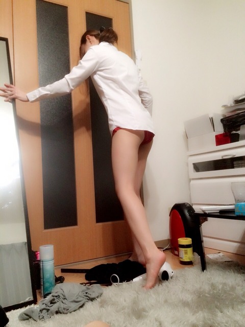 お家で無防備に寛ぐ嫁や彼女を盗撮したエロ画像がぐうしこｗｗｗｗｗｗ 1