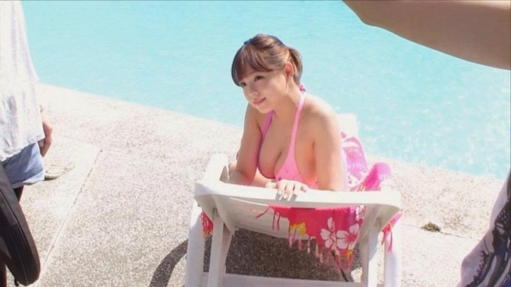 ハミ乳しながらテニスしてる篠崎愛がエロい！ 25