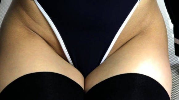 あやみ旬果の尻が丸見え衣装を着ててエロい画像 6