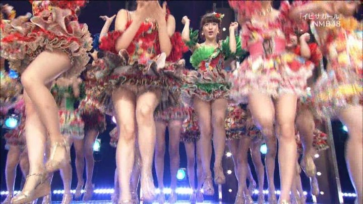 NMB48が超ミニスカ衣装で踊ってるエロ画像30枚　【イビサガール】 24