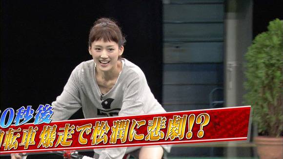 アイドル・女子アナのパンチラ・胸チラが見えてるエロキャプ画像 3