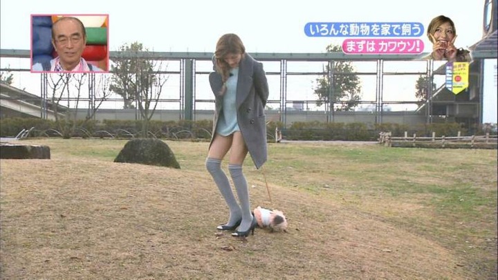 【画像】ローラの着衣巨乳や太ももに興奮する 9