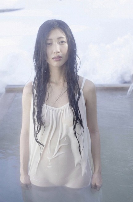 壇蜜さんが浴衣姿で脱いでる着エロ画像40枚 15