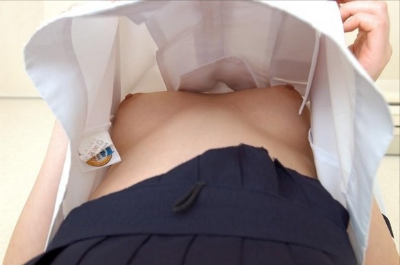 巨乳な女の子を下から見上げてるエロフェチ画像30枚 27