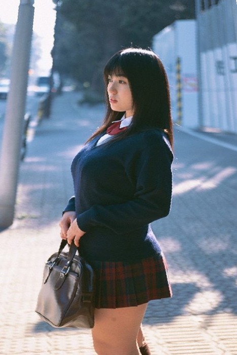 巨乳なおっぱいを鷲掴み＆着衣おっぱい画像40枚 22