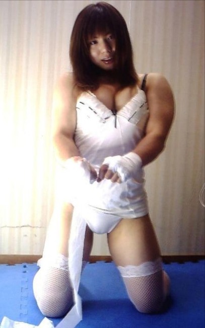 中井りん　巨乳格闘家のむちむちボディがエロい画像30枚 16