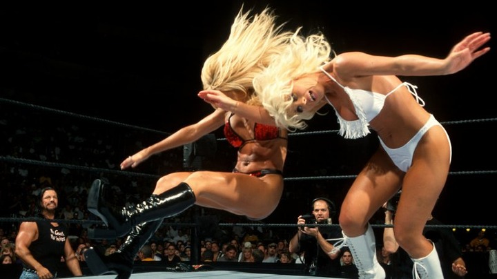 外国の女子プロレスラーのスタイルがエロい画像 7