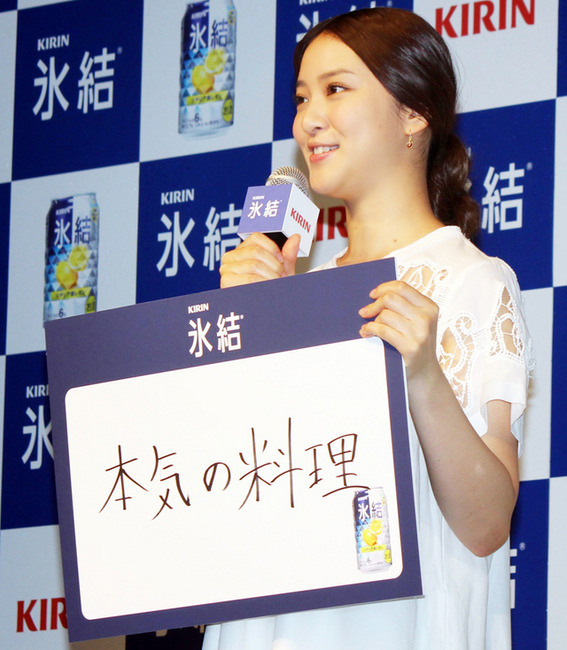 【画像】武井咲、“チュー顔”18回撮り直し…　「キリン氷結」新CM発表会に出席 3
