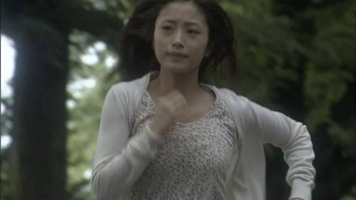 上戸彩の着衣巨乳が抜けるエロ画像まとめ 15
