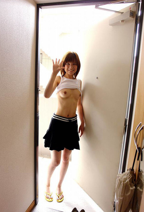 ノーブラで貧乳な女の子のエロ画像ください！ 7