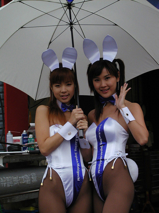 ハイレグでマンスジ見えてるレースクイーンのエロ画像 27