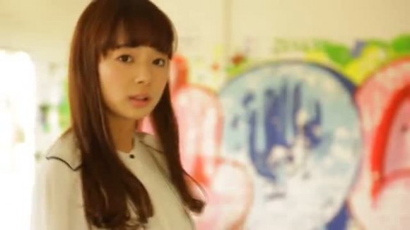 岡田紗佳　モデルの足長すぎ！ 30